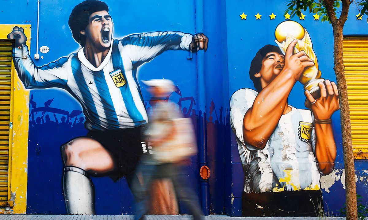 Murales de Maradona en las calles de Argentina