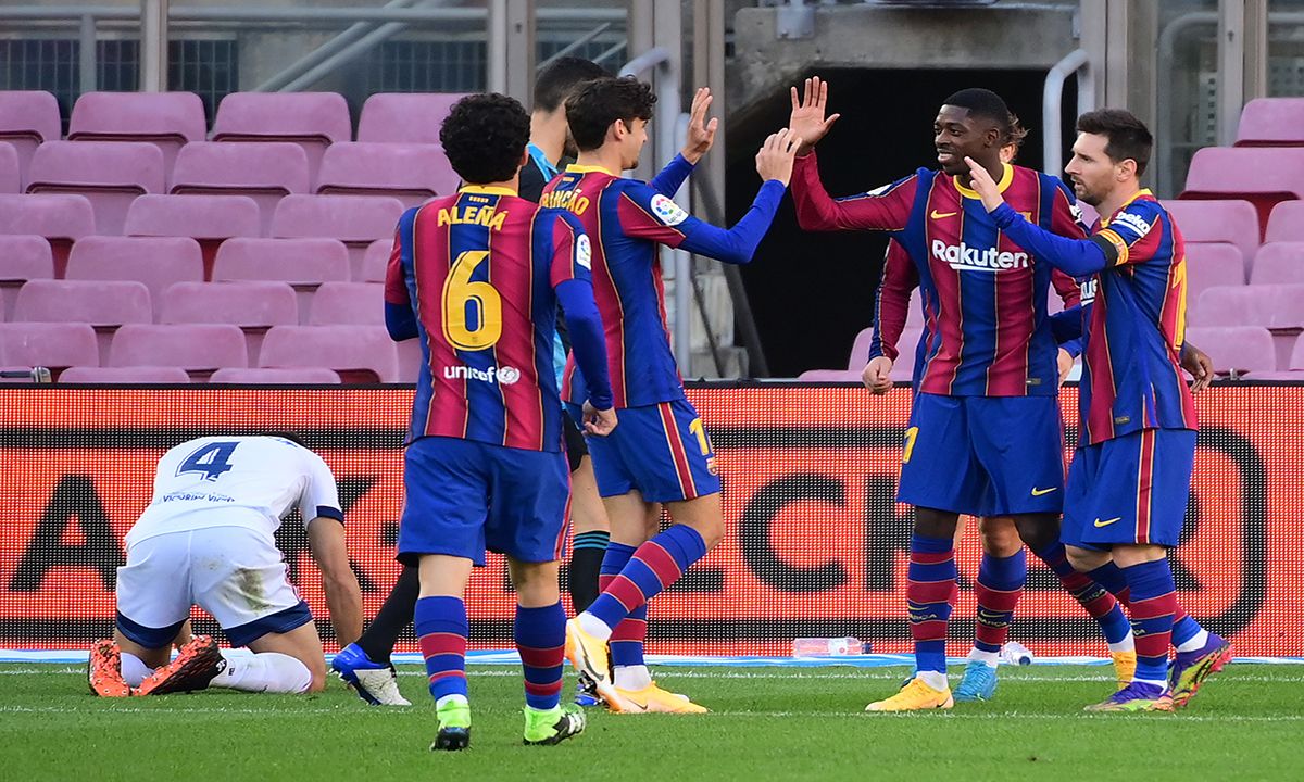 Players of the Barcelona celebrate in front of the Osasuna