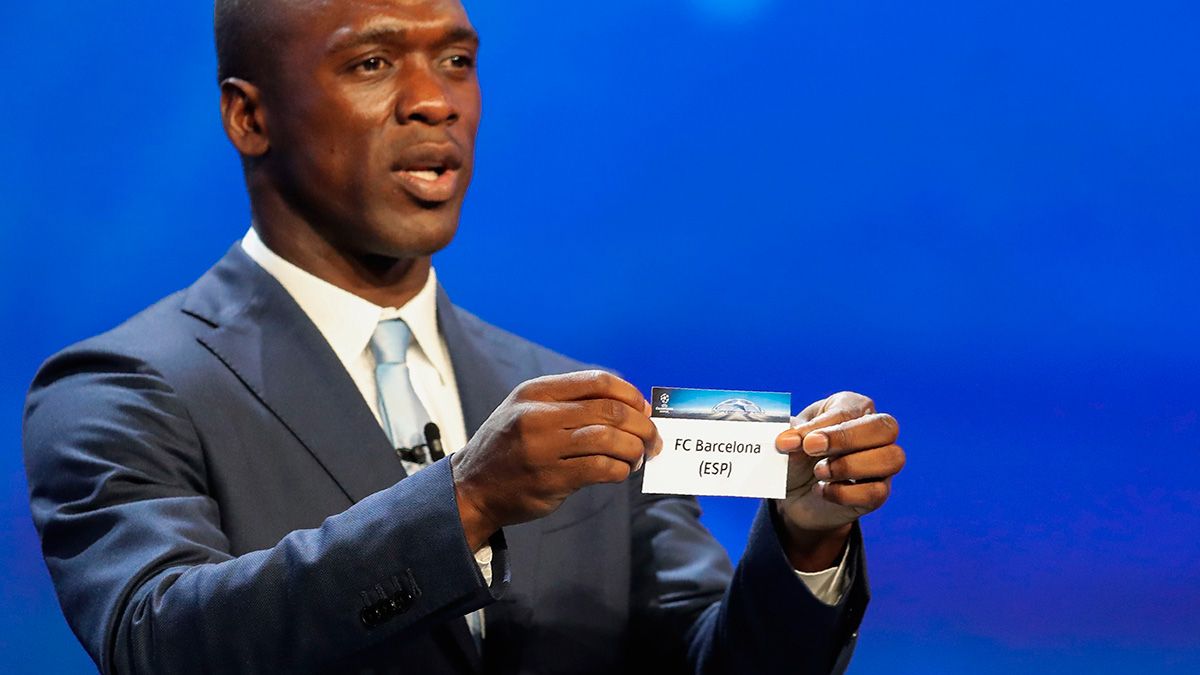 Clarence Seedorf, taking out the ballot of the FC Barcelona in a draw