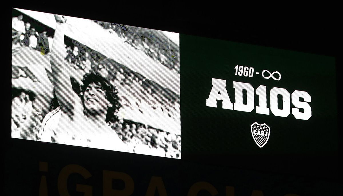 Diego Armando Maradona, despedido en todos los estadios del mundo