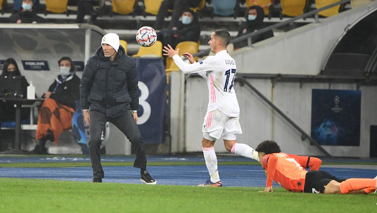 Zidane and Lucas Vázquez during the Shakhtar-Madrid