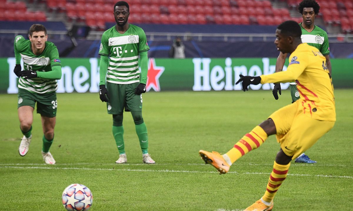 Ousmane Dembélé, marcando el tercer gol contra el Ferencvaros