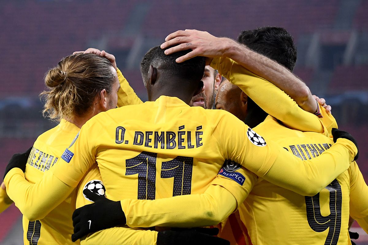 Players celebrating a goal against Ferencváros