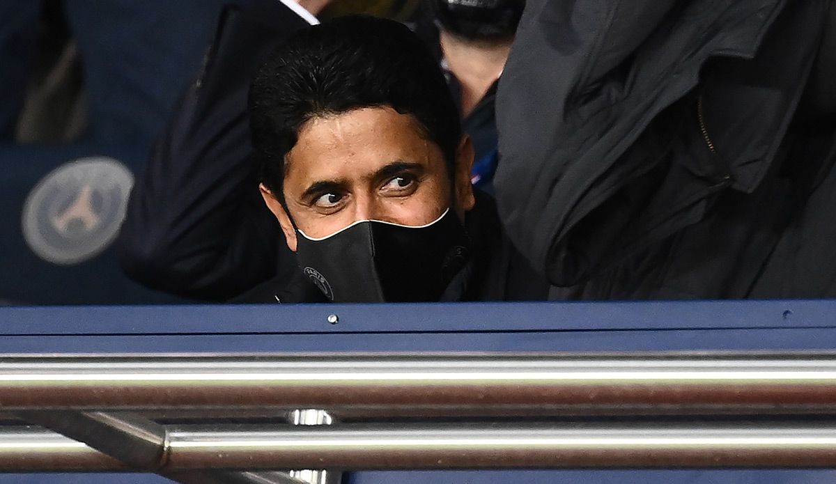 Nasser Al-Khelaifi, en la grada durante un partido del Paris Saint-Germain