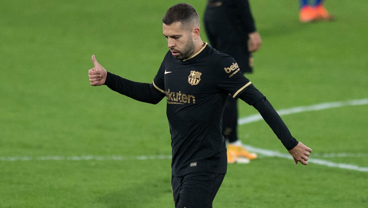Jordi Alba does a gesture of approval