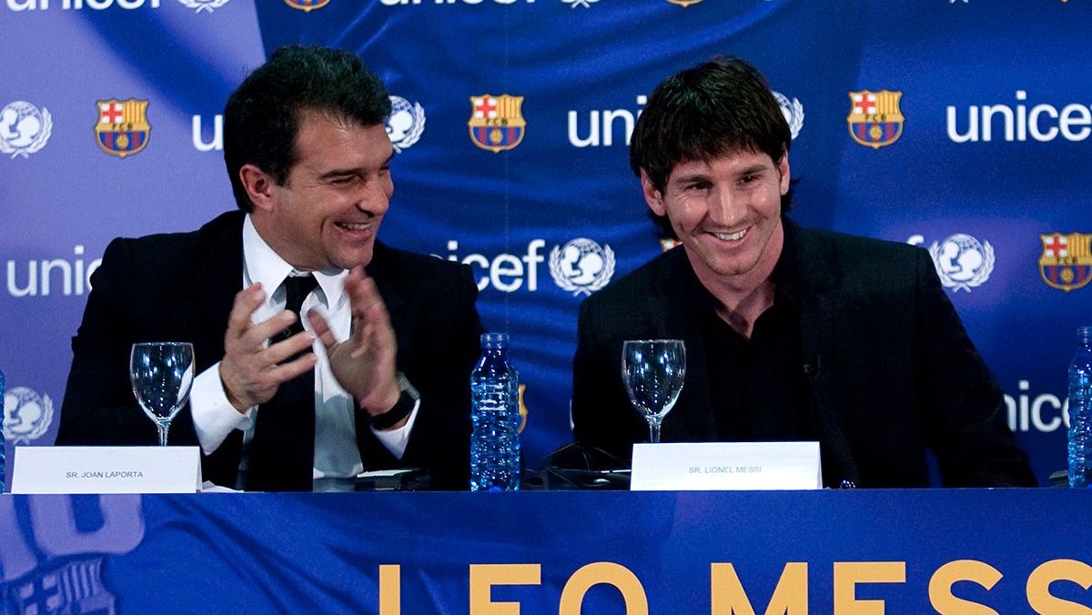 Joan Laporta and Leo Messi in an act in the 2010