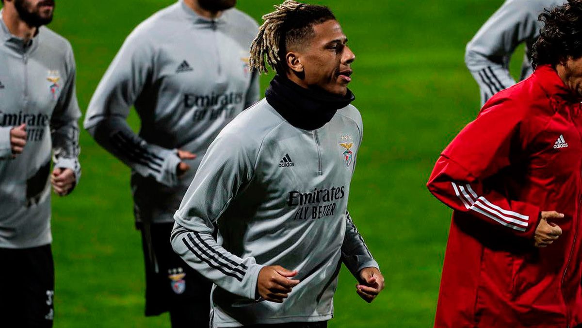 Jean Clair Todibo en un entrenamiento con el Benfica