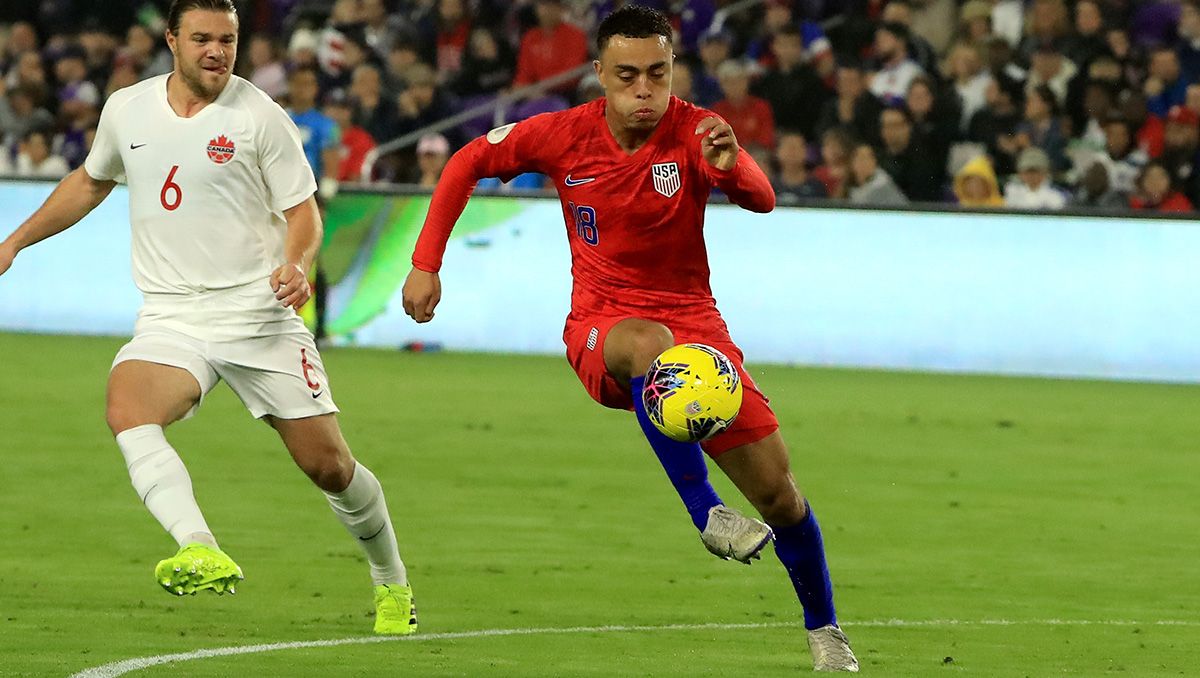 Sergiño Dest en un partido con Estados Unidos