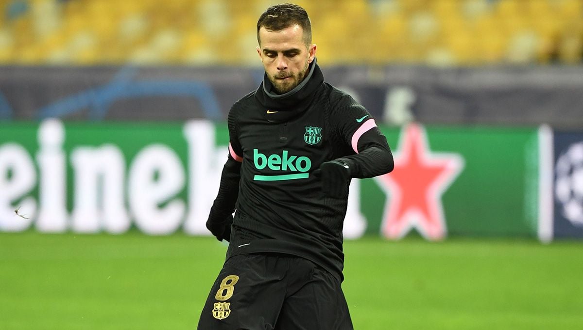 Miralem Pjanic In a warming with the Barça