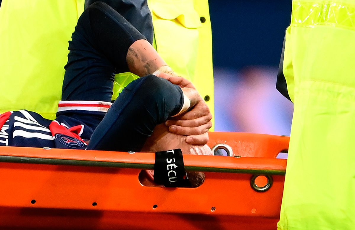 Neymar withdrew in stretcher