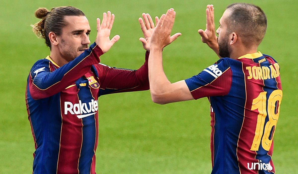 Antoine Griezmann and Jordi Alba, celebrating the goal of the Barça