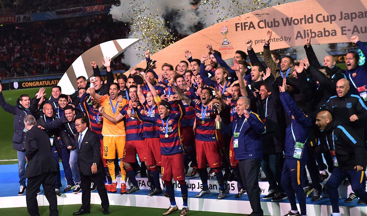 The FC Barcelona, celebrating the World Cup of Clubs against River Plate in 2015