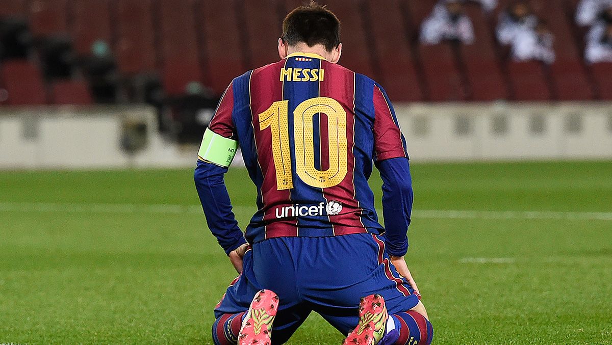 Leo Messi regrets  in the floor