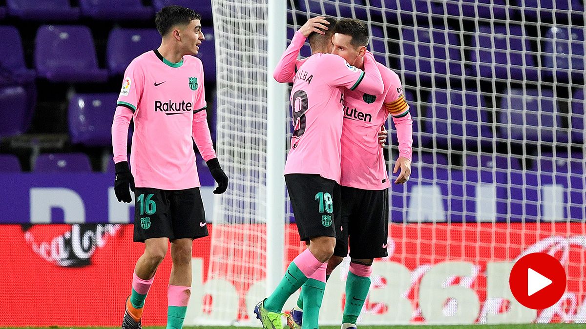 Jordi Alba, Leo Messi and Pedri González, celebrating one of the goals in front of the Valladolid