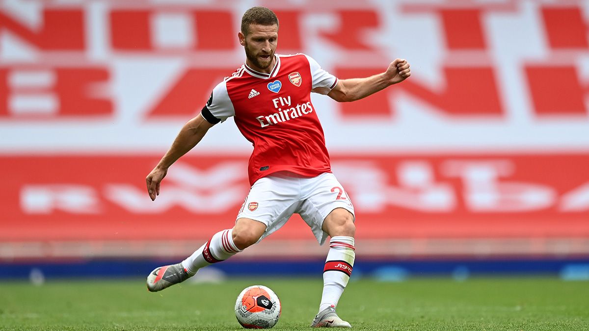 Shkodran Mustafi en un partido del Arsenal