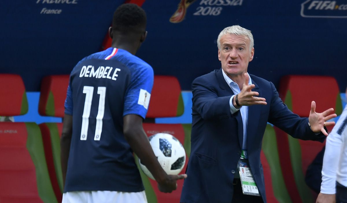 Didier Deschamps, dando indicaciones a Ousmane Dembélé