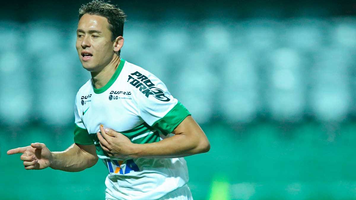 Keirrison With the T-shirt of the Coritiba