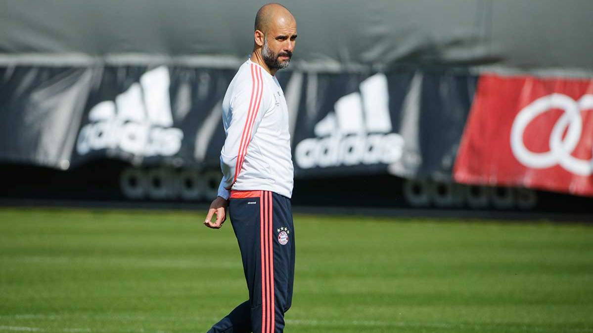 Josep Guardiola, en un entrenamiento del Bayern de Munich en esta 2015-2016