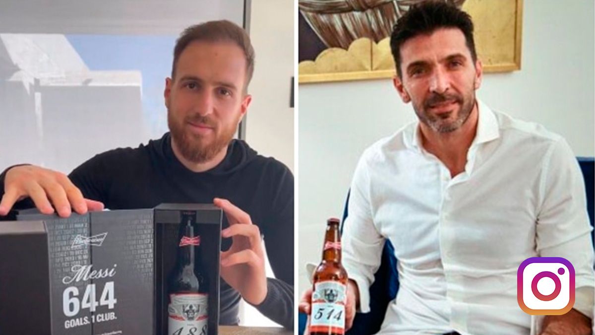 Jan Oblak and Gigi Buffon, posing with the beers of the goals fit in front of Messi