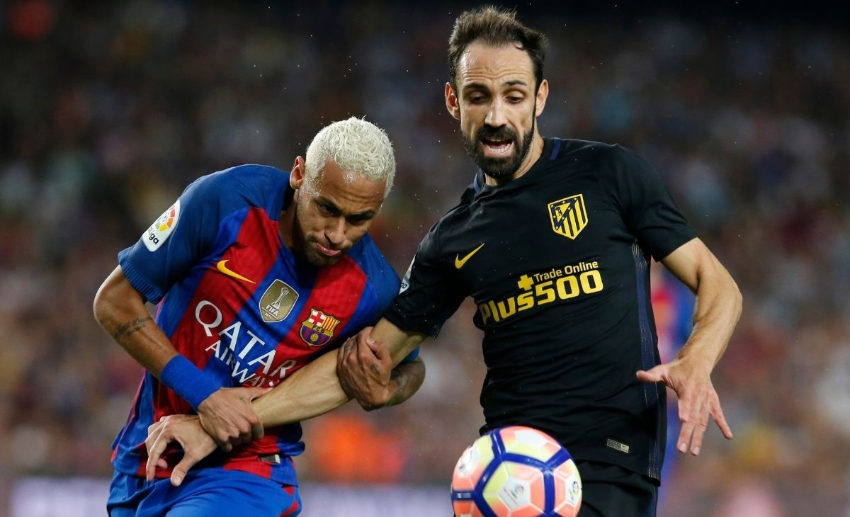 Neymar Jr y Juanfran Torres, en un partido de LaLiga