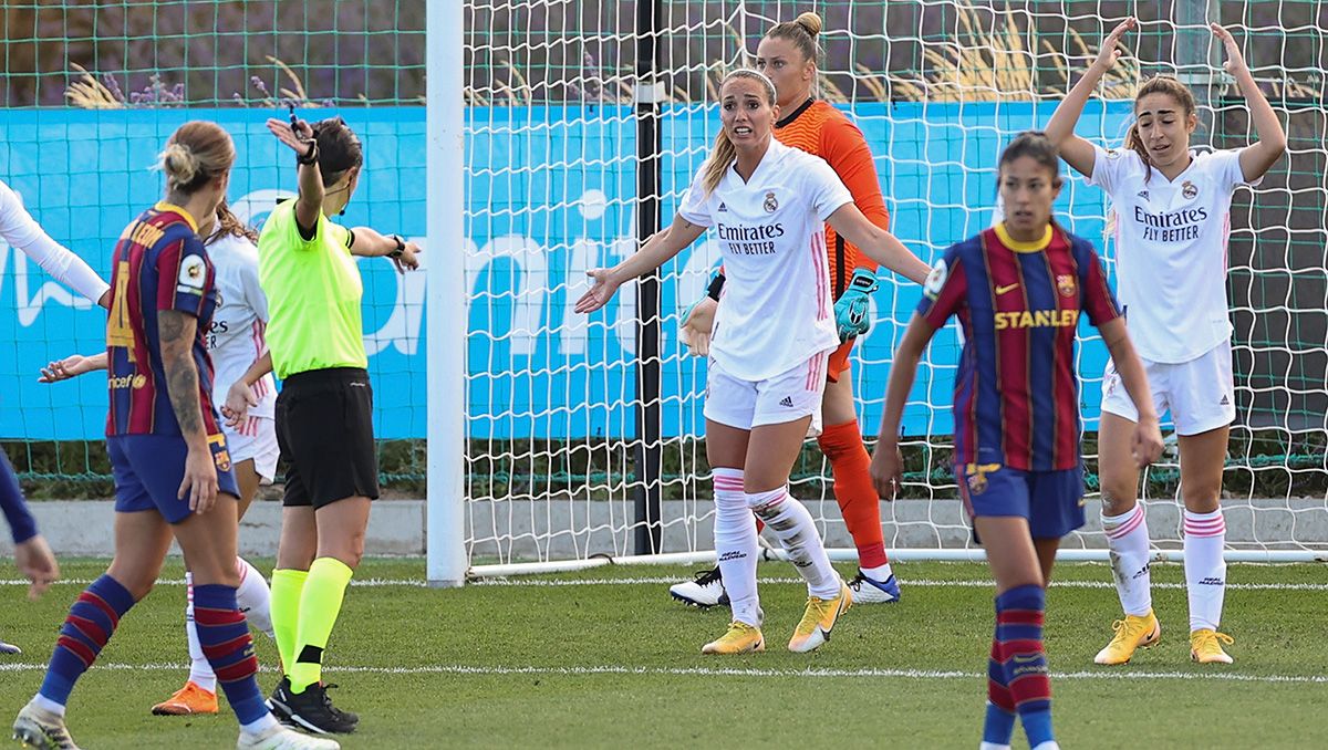 Asllani, delantera del Madrid Femenino, en el Clásico