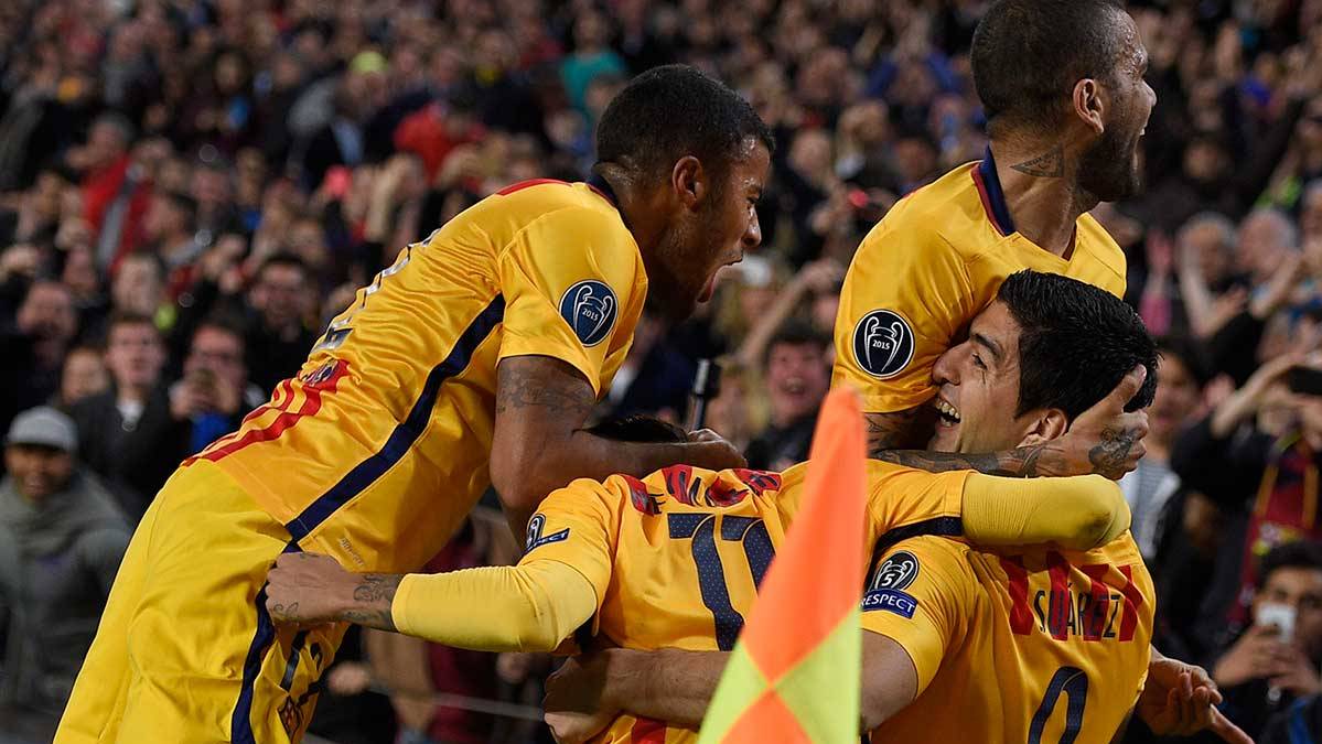Alves, Neymar, Suárez y Rafinha celebran el segundo tanto del FC Barcelona ante el Atlético de Madrid