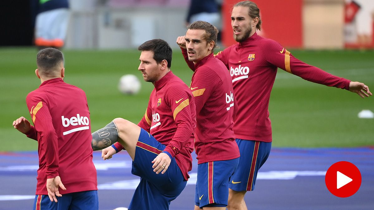 Leo Messi, Mingueza y Griezmann, durante un entrenamiento con el Barça