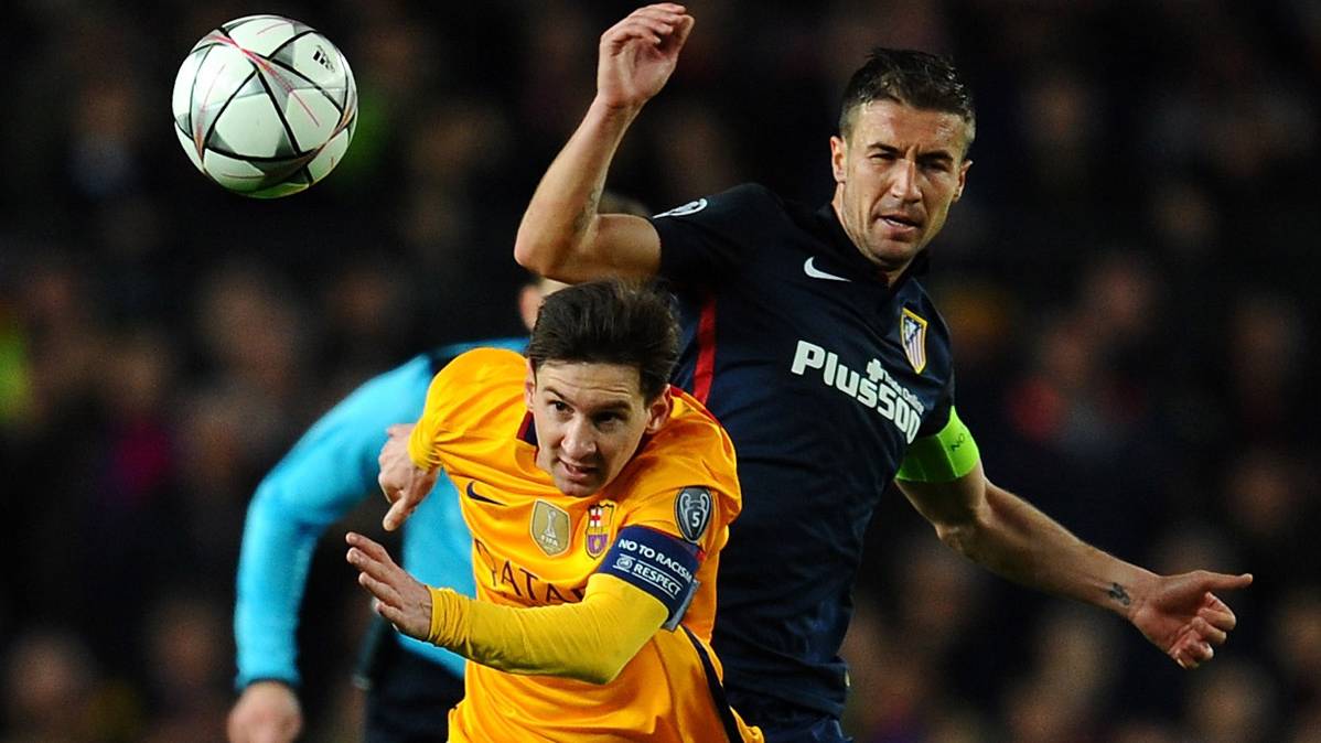 Gabi, en una acción con Messi contra el FC Barcelona