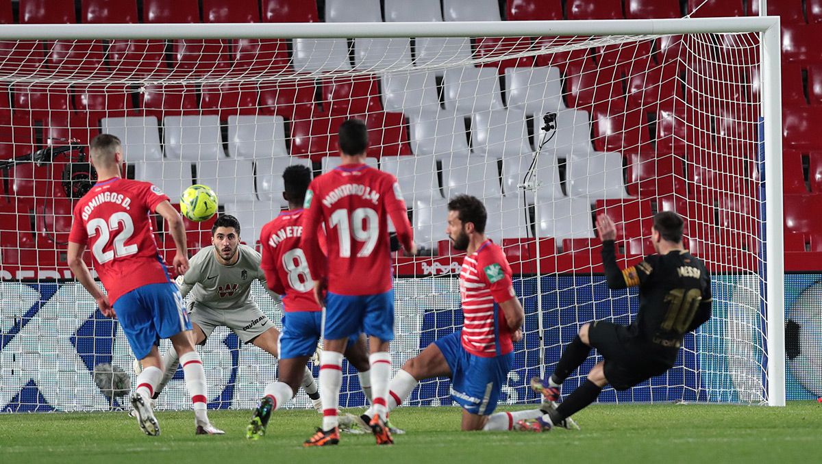 Leo Messi, scoring his first goal against the Granada this Saturday