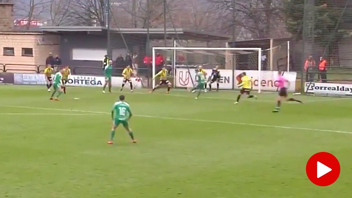 The Arenas Getxo, kicking three consecutive times to the stick in front of the Portugalete