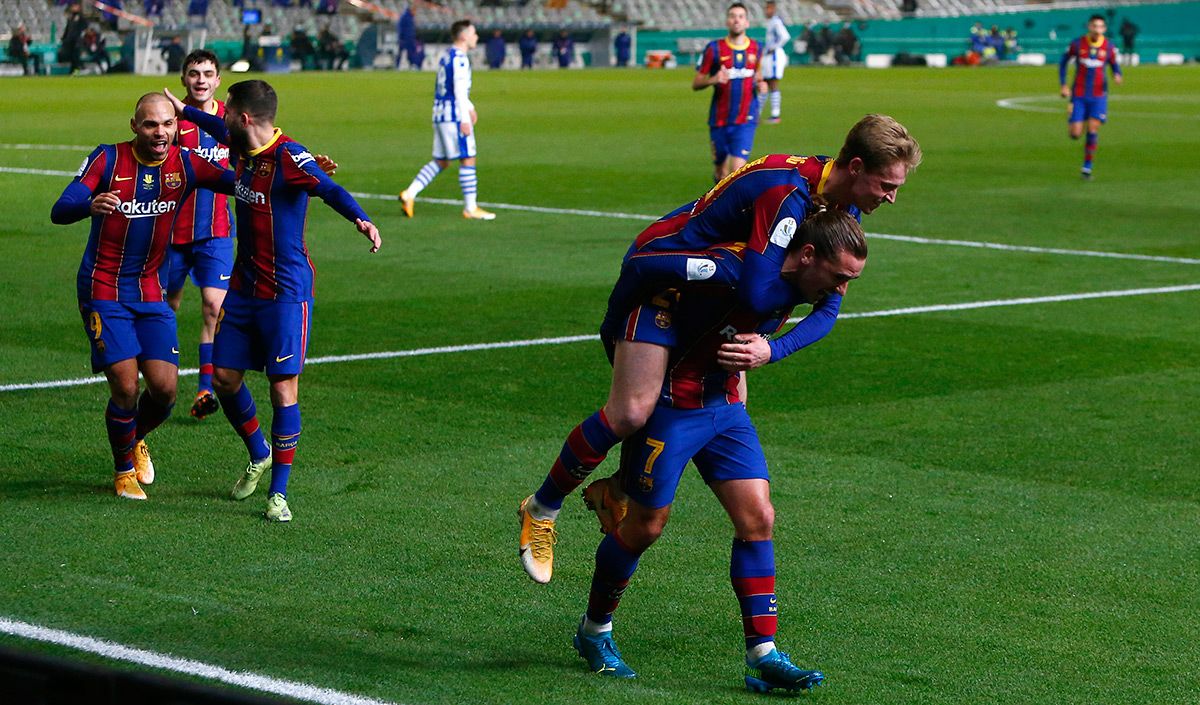 Frenkie de Jong, celebrating with Griezmann the goal against the Real Sociedad