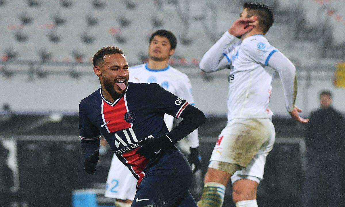Neymar, celebrating his goal in front of the Marseilles