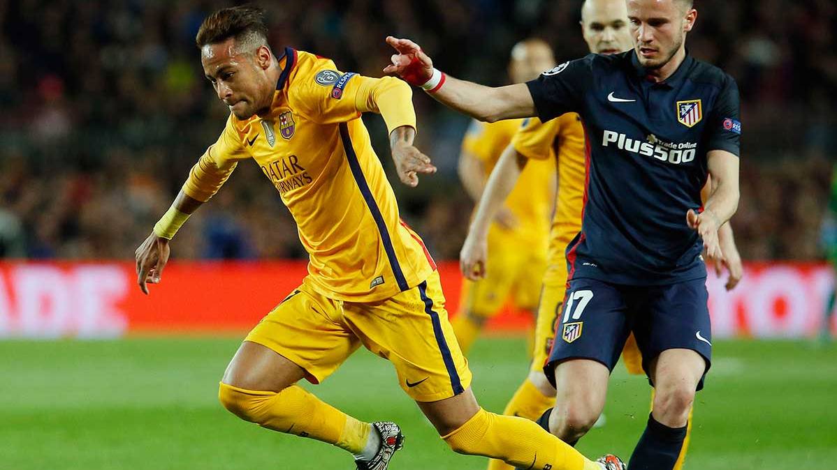 Neymar Júnior sufriendo una falta en el Barça-Atlético de Madrid