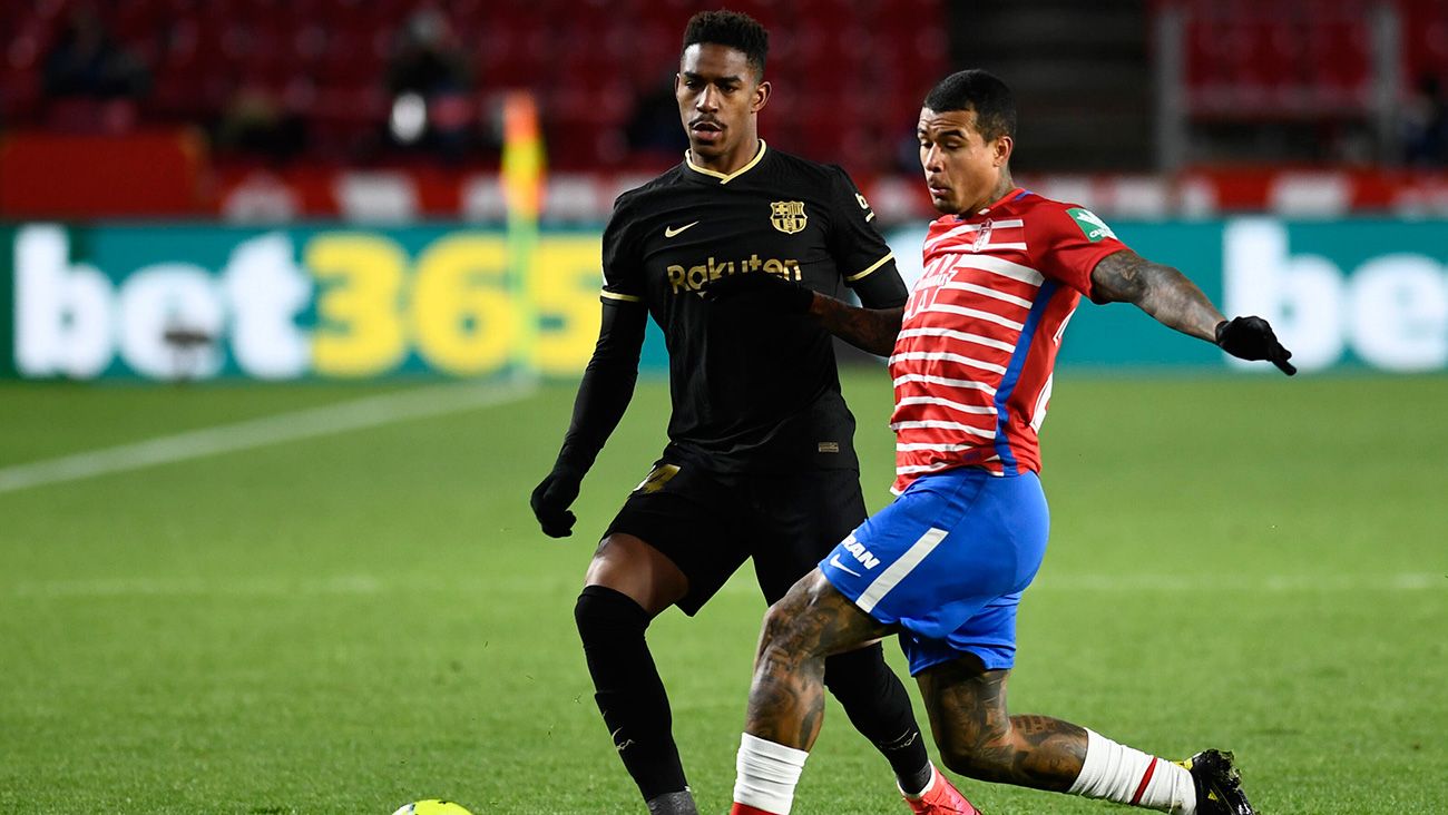 Junior Firpo in a duel with Kenedy, of the Granada