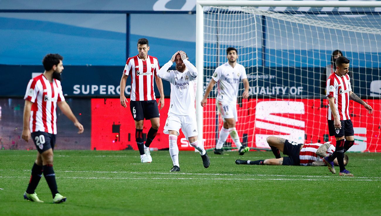 Sergio Ramos se lamenta en el Athletic-Madrid de Supercopa