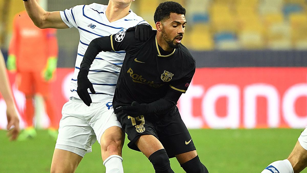 Matheus Fernandes en un partido con el Barça