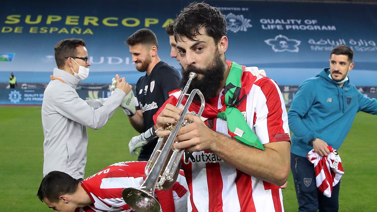 Asier Villalibre touching the trumpet after the Supercopa