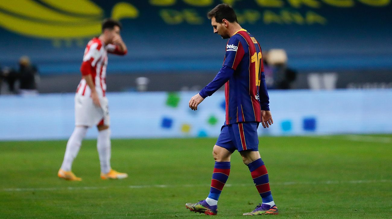 Leo Messi se marcha expulsado del campo
