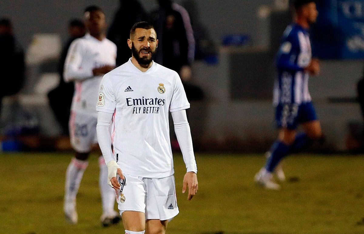 Benzema se lamenta en el Alcoyano-Real Madrid