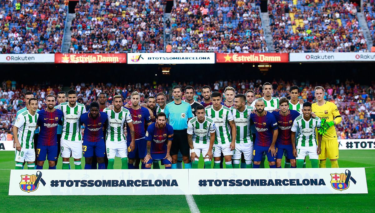 FC Barcelona y Real Betis, unidos contra el terrorismo en el Camp Nou