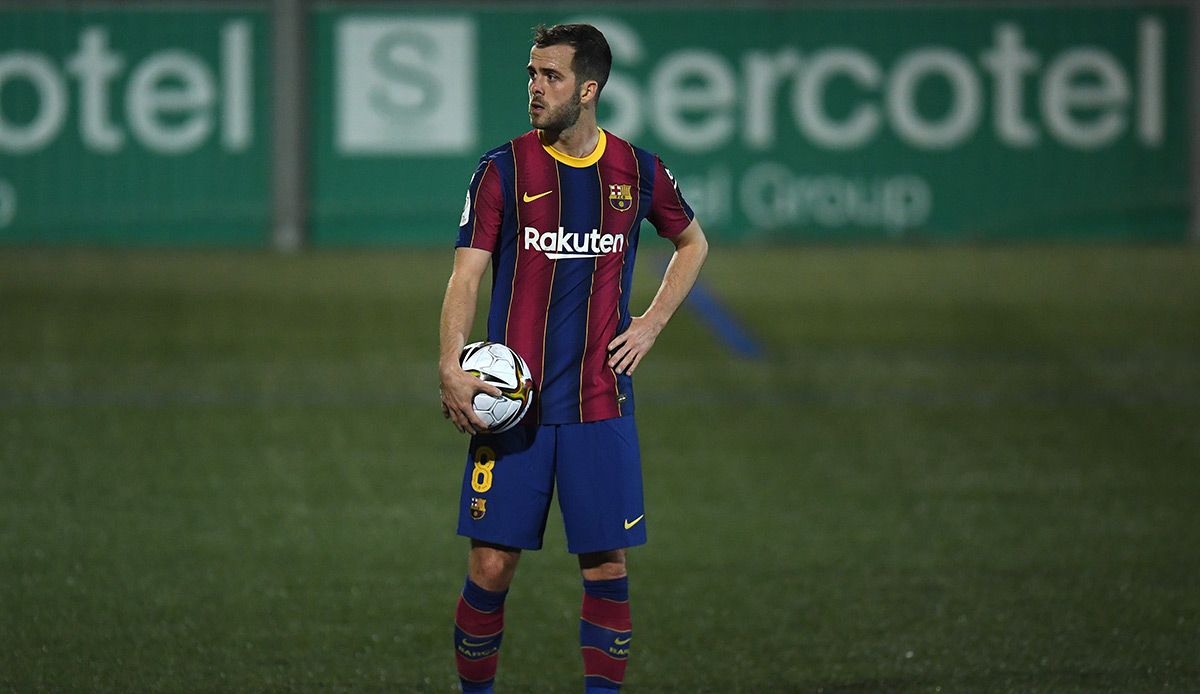 Miralem Pjanic, before launching the penalty against the Cornellá