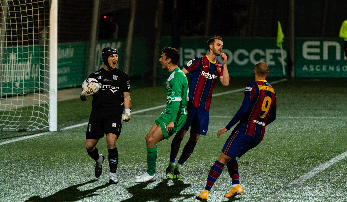 Ramón Juan hizo historia al tapar dos penales al Barça