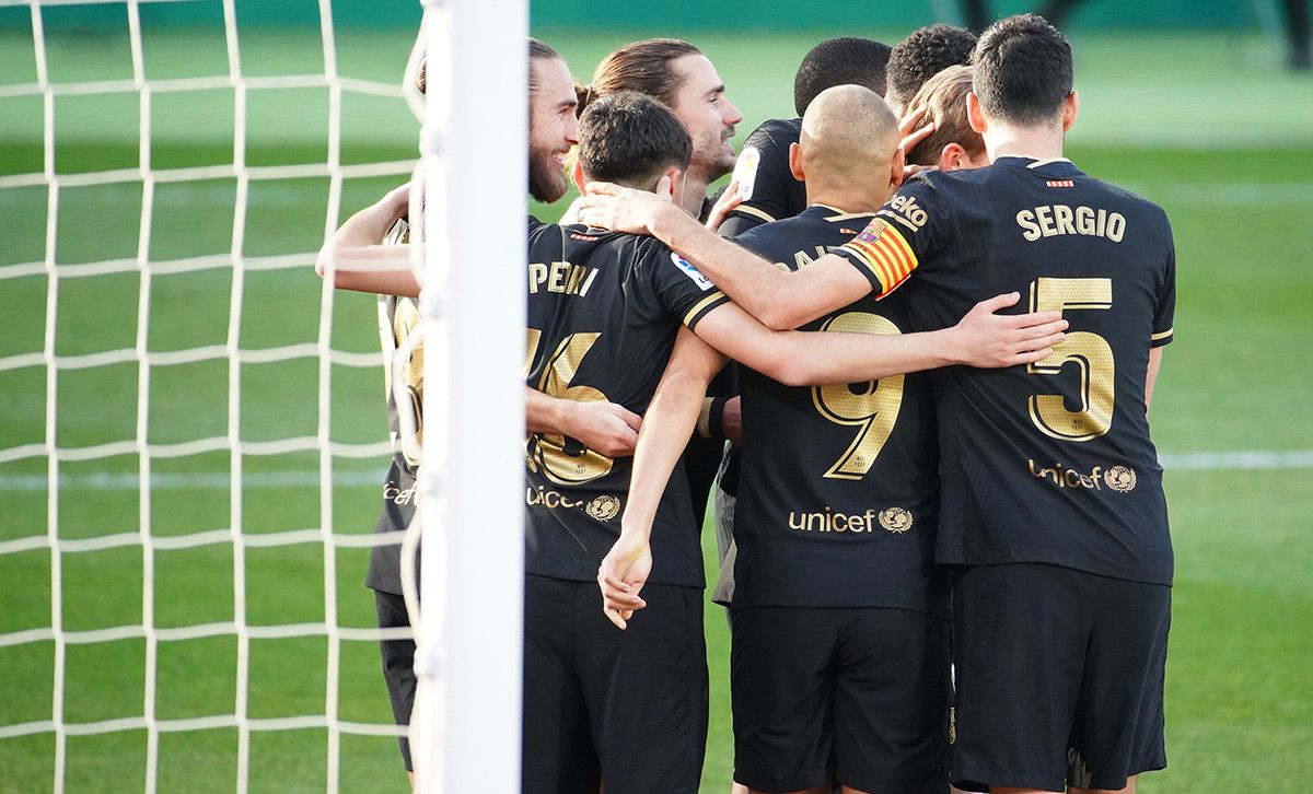 The FC Barcelona, celebrating the first goal against the Elche