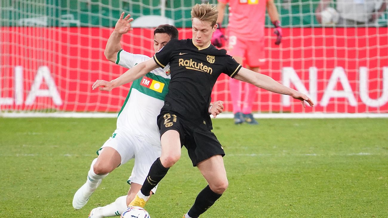 Frenkie Of Jong in the party against the Elche