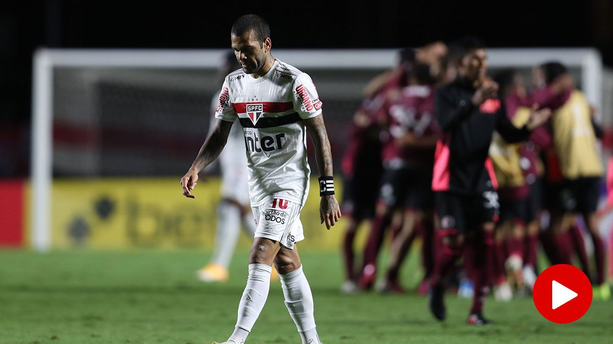 Dani Alves, after receiving a goal with the Sao Paulo