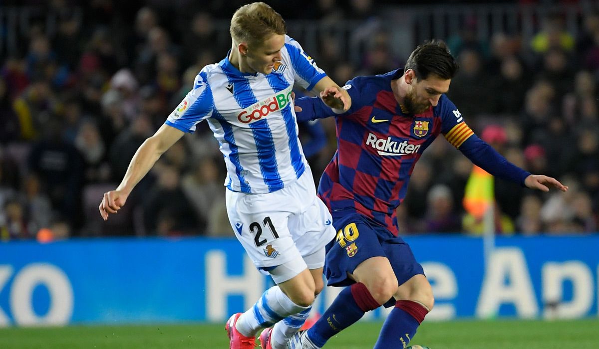 Odegaard enfrentando a Messi en su paso por la Real Sociedad