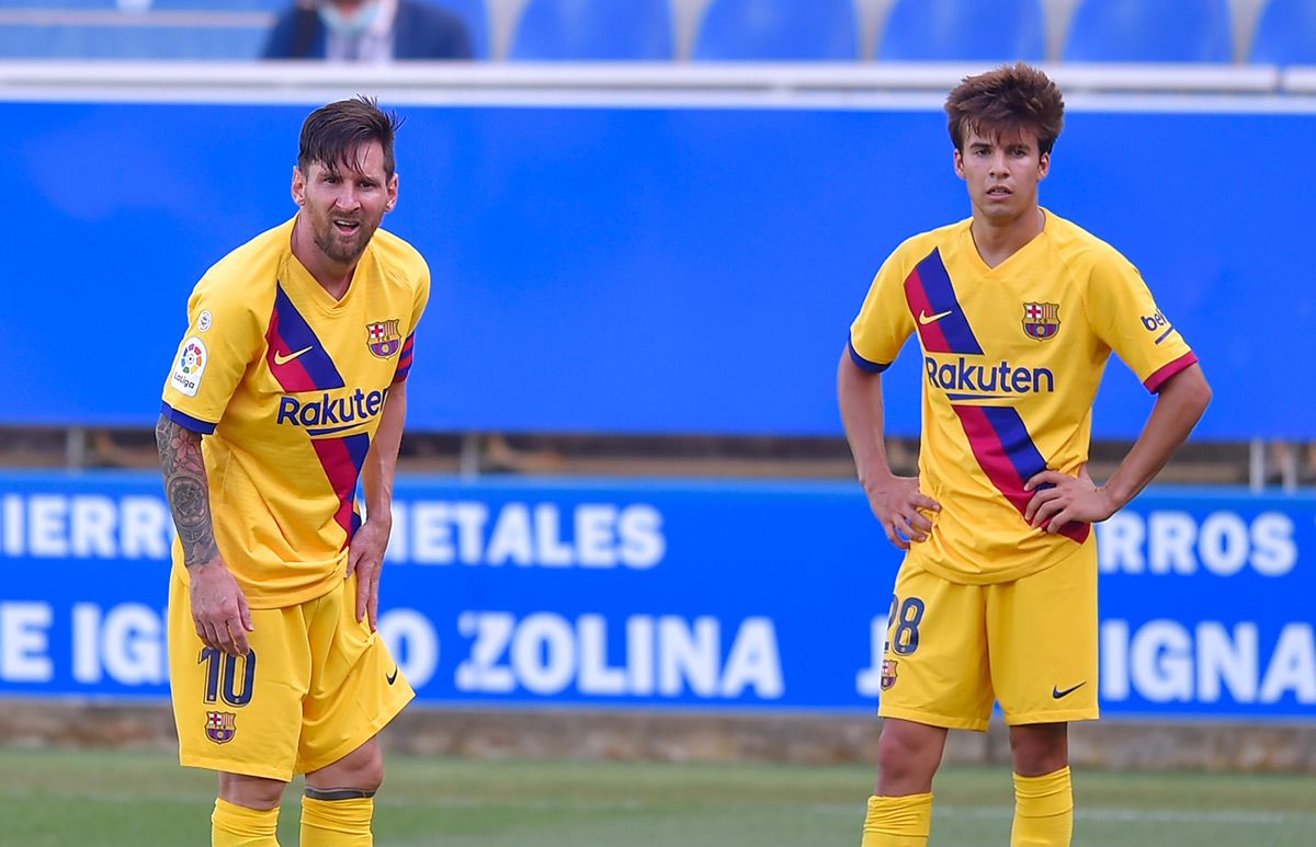 Leo Messi junto a Riqui Puig