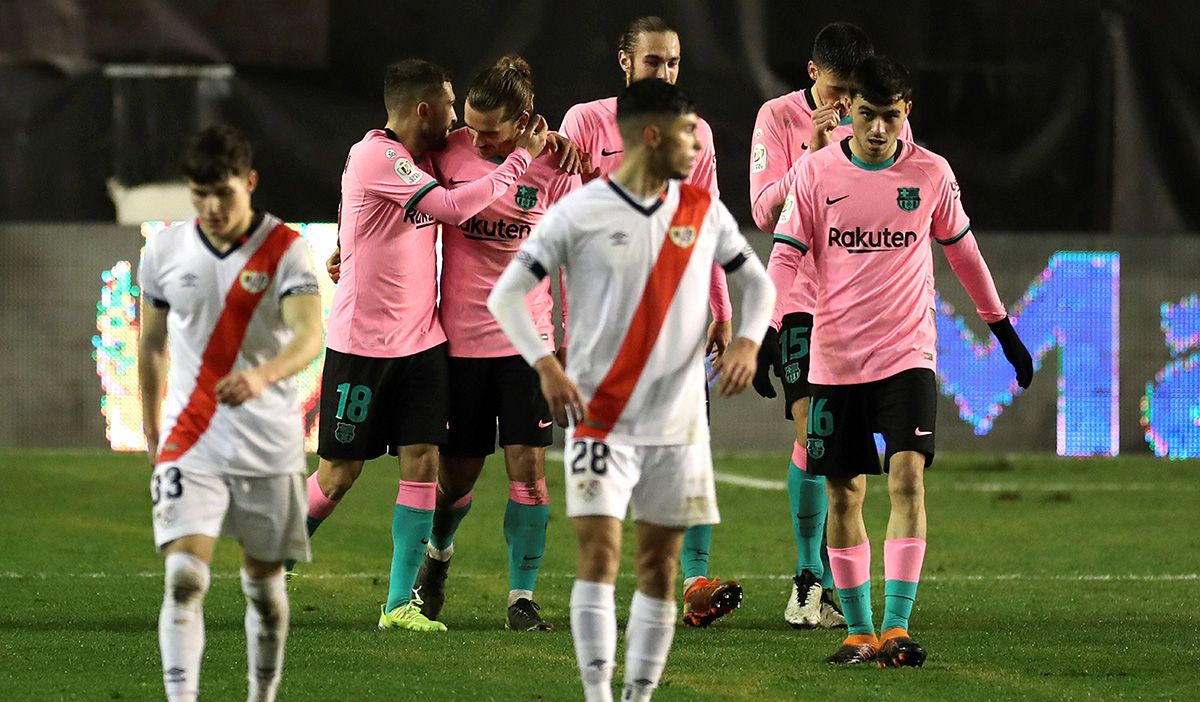 El FC Barcelona, celebrando la victoria cosechada contra el Rayo Vallecano