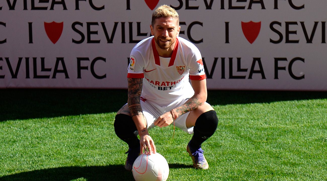 El Papu Gómez presentado con el Sevilla