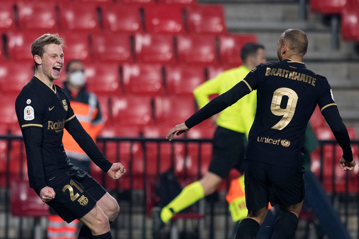 Frenkie de Jong celebrating a goal in the match with the Granada